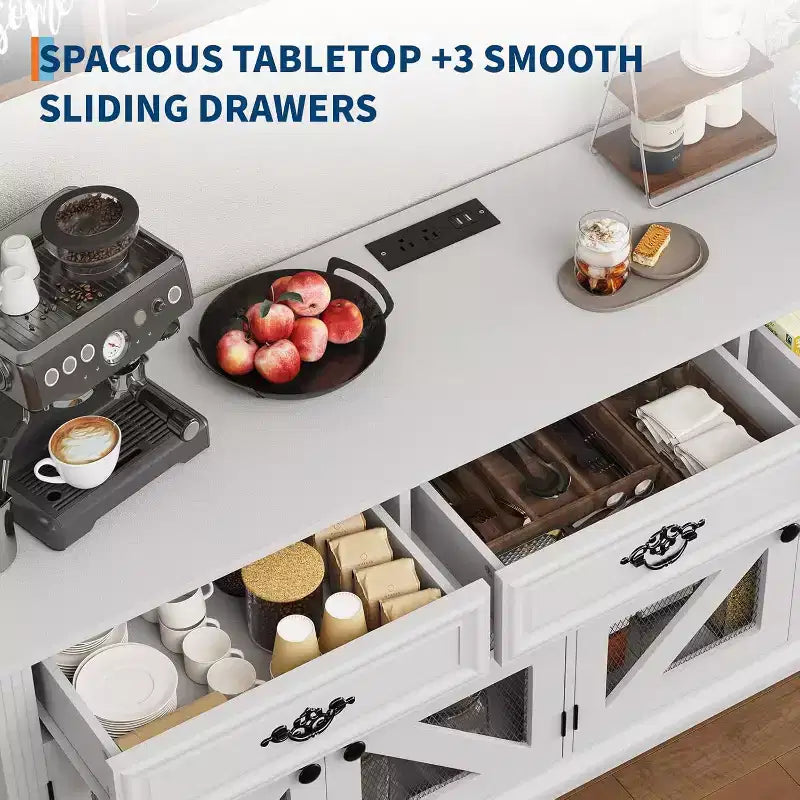 Buffet de 63 po avec station de recharge et 4 portes de grange grillagées, bahut de rangement pour bar à café pour salle à manger/salon