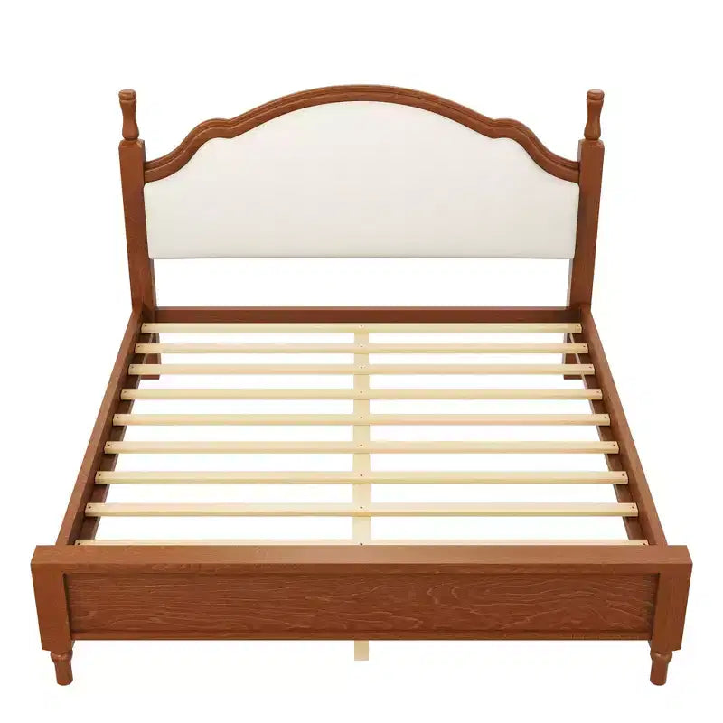 Lit plateforme en bois avec tête de lit capitonnée
