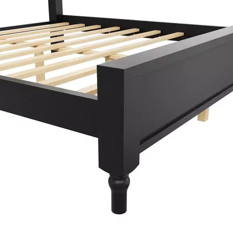 Lit plateforme en bois avec tête de lit capitonnée