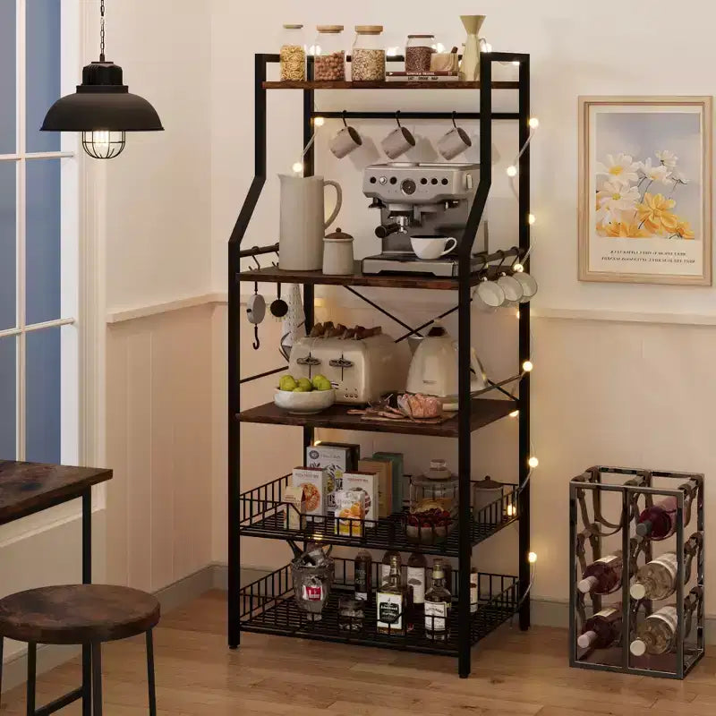 Étagère de rangement à 5 niveaux Style Industriel, Meuble de cuisine pour boulanger avec 2 paniers en fil et 8 crochets, Support micro-ondes et bar à café indépendant peu encombrant
